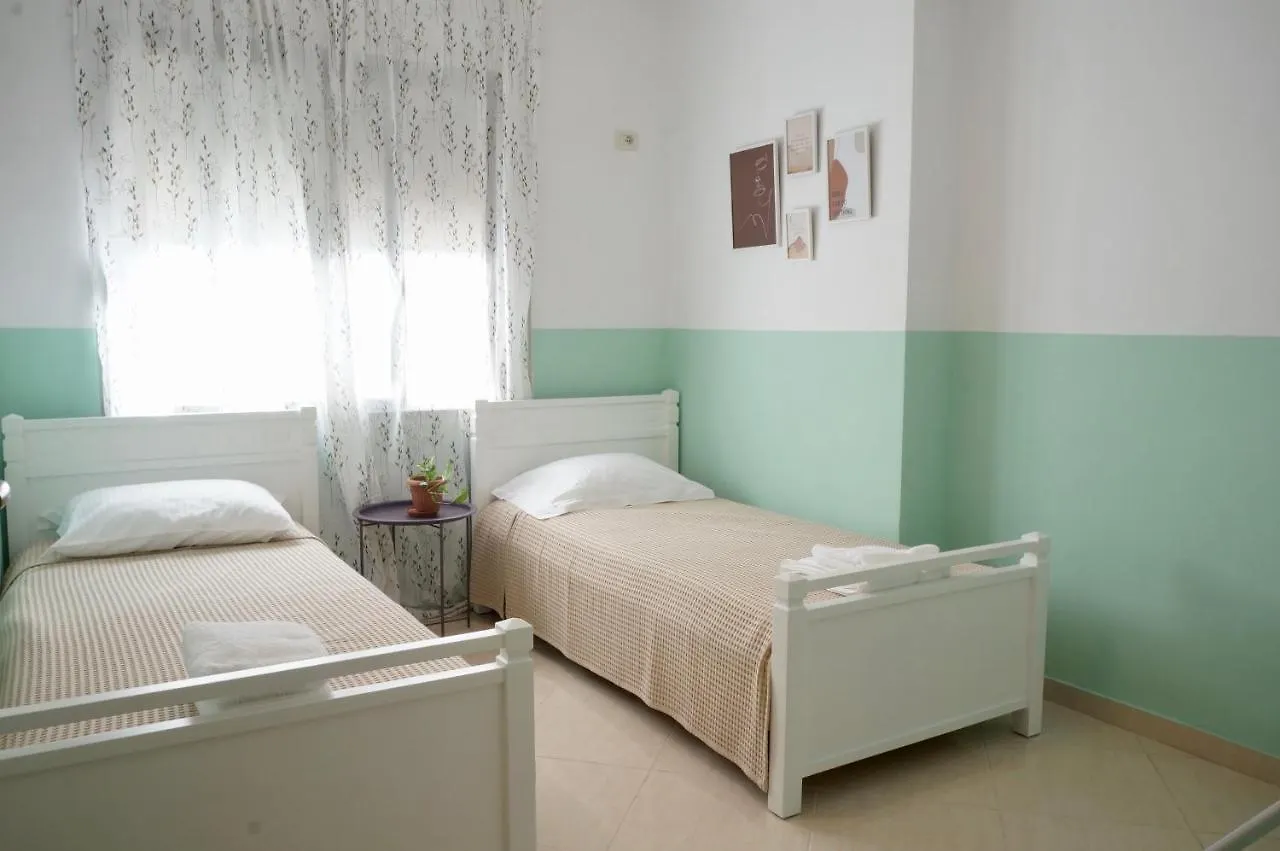 Lejlighed Lovely 2 Bedroom Condo With Free Parking Vlorë